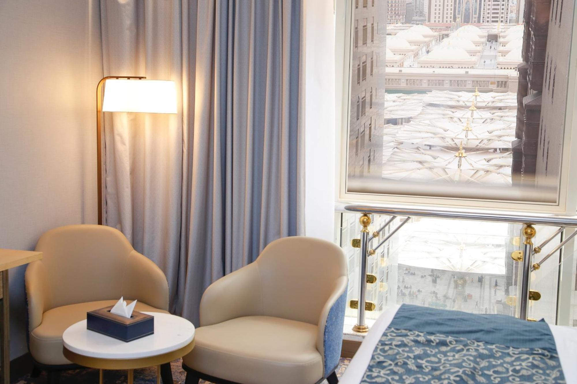 فندق الروضة رويال ان المدينة المنورة المظهر الخارجي الصورة A room at the hotel