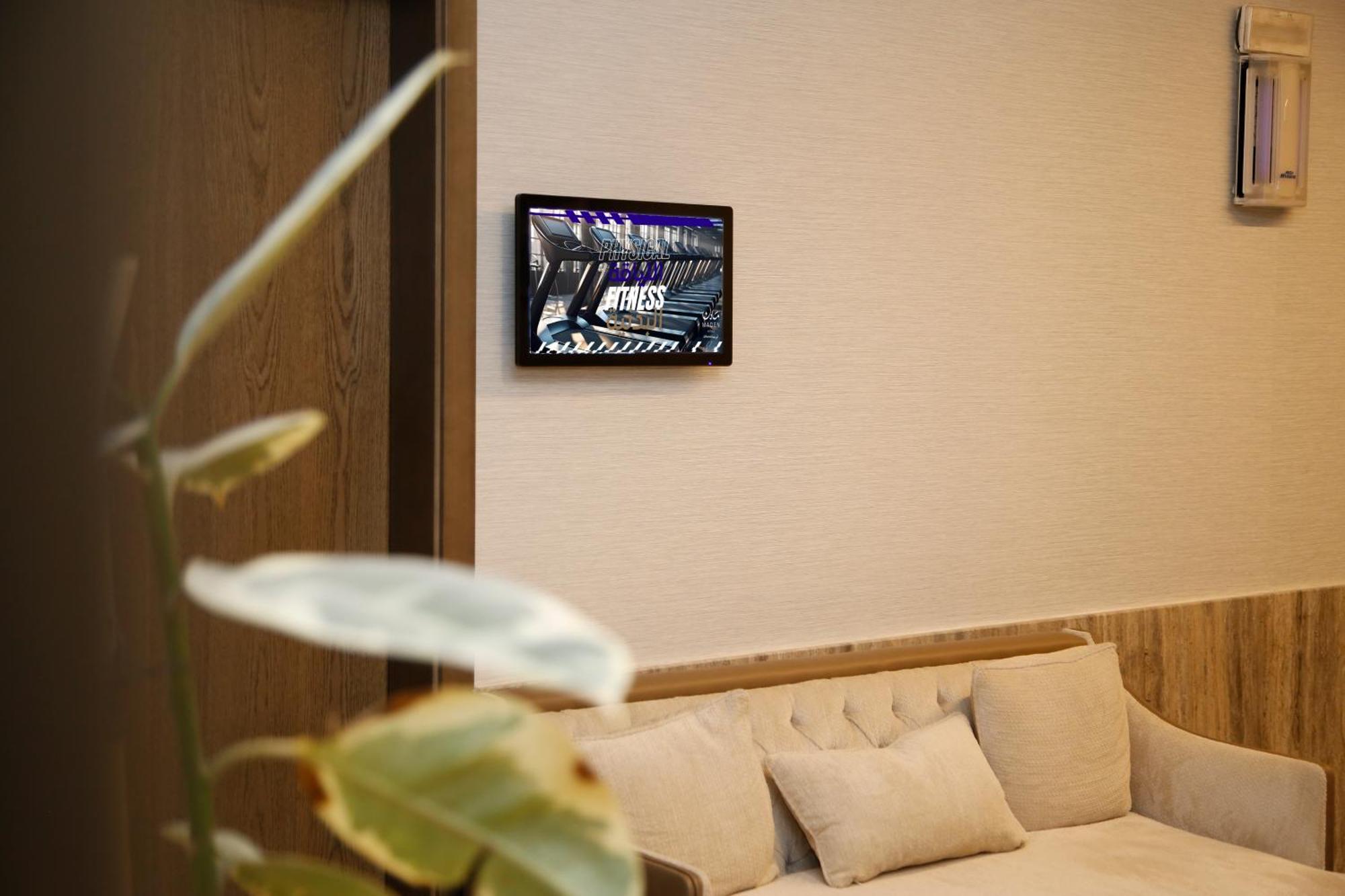 فندق الروضة رويال ان المدينة المنورة المظهر الخارجي الصورة A wall-mounted tablet