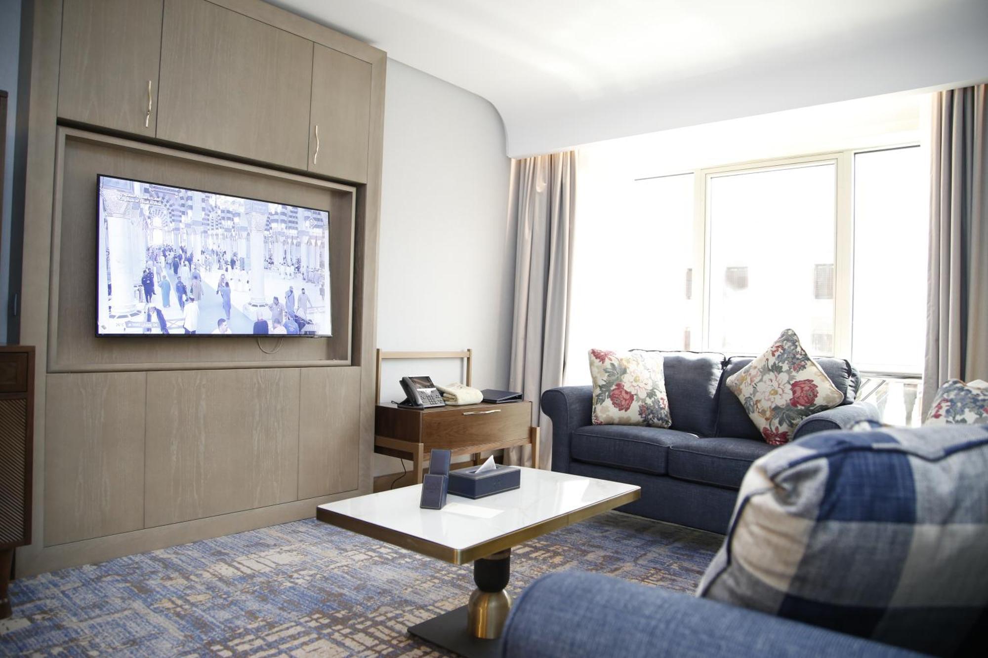 فندق الروضة رويال ان المدينة المنورة المظهر الخارجي الصورة A suite at the hospital