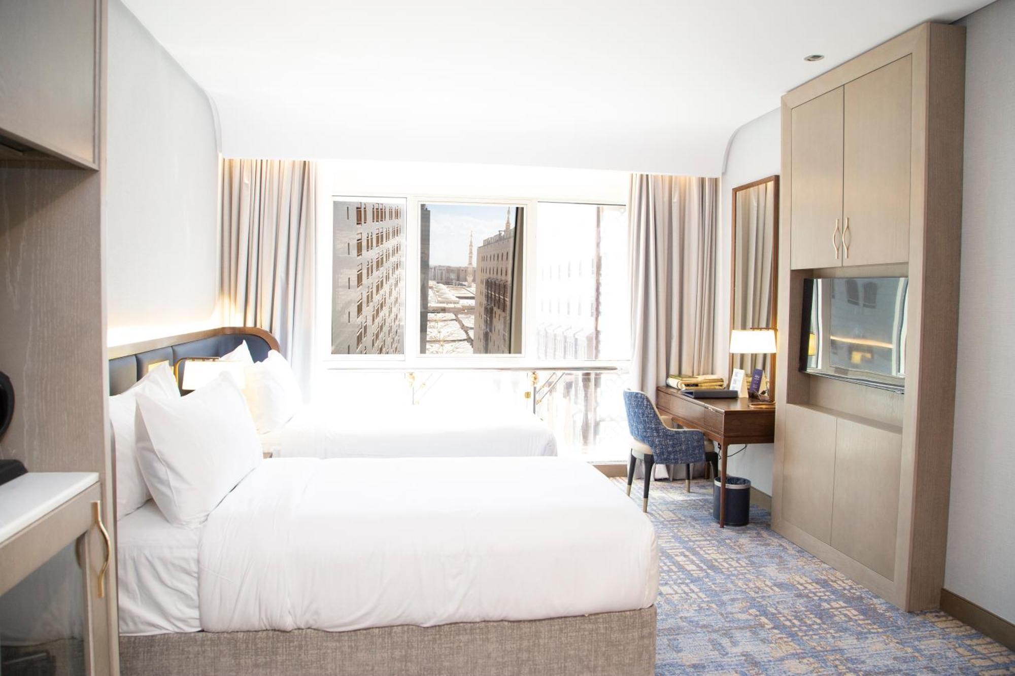 فندق الروضة رويال ان المدينة المنورة المظهر الخارجي الصورة A room at the hotel