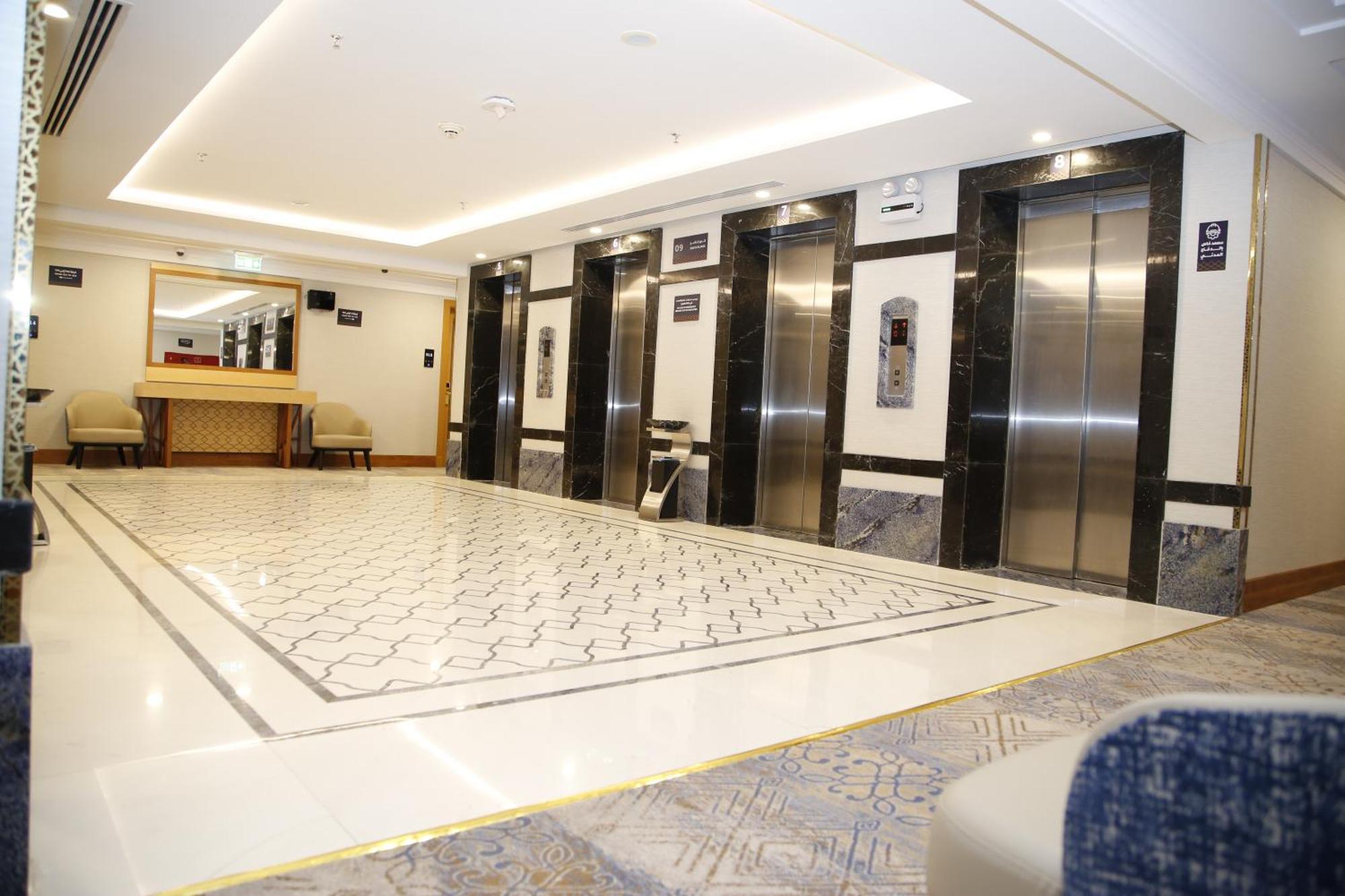 فندق الروضة رويال ان المدينة المنورة المظهر الخارجي الصورة Elevators at the 10th floor